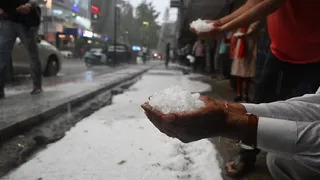 बेंगलुरु में मूसलाधार बारिश और ओलों ने बदला मौसम। (सोर्स - सोशल मीडिया)
