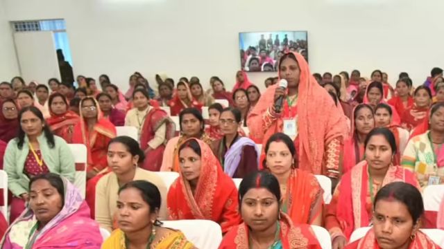 4.5 लाख जीविका दीदियों को मिलेगा रोजगार, Giriraj Singh का बड़ा एलान; बेगूसराय में महिला सशक्तिकरण को रफ्तार

