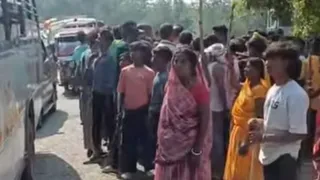लोगों ने किया सड़क जाम। (जागरण)