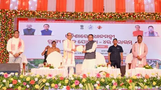केंद्रीय ग्रामीण विकास मंत्री शिवराज सिंह चौहान और मुख्यमंत्री मोहन माझी। (सोशल मीडिया)