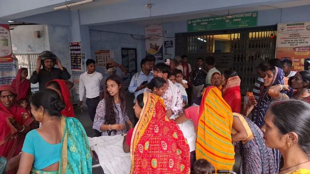महनार-हाजीपुर मार्ग पर बाइक टक्कर में नवविवाहिता की मौत, पति गंभीर रूप से घायल; अस्पताल में परिजनों का हंगामा
