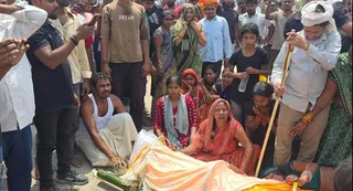 रोते बिलखते परिजन। जागरण