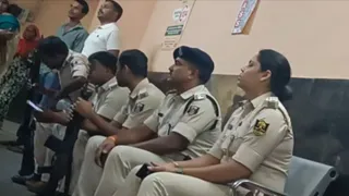 पुलिस टीम पर ग्रामीणों का खूनी हमला