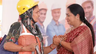 Labour Day: मजदूर चौकों पर मोबाइल हेल्थ वैन, सामूहिक विवाह व सम्मान राशि की सौगात; CM रेखा गुप्ता का एलान