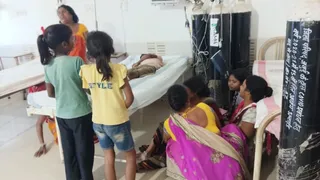 इलाज के अभाव में बच्चे की मौत। फोटो जागरण