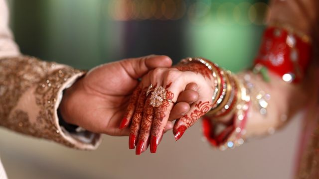 प्रेमिका से चोरी-छिपे मिलने पहुंचा था प्रेमी, पकड़े जाने पर जो हुआ उसकी उम्मीद किसी को नहीं थी
