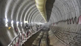 मोइनउल हक स्टेडियम मेट्रो स्टेशन का अंदरग्राउंड टनल। (जागरण)