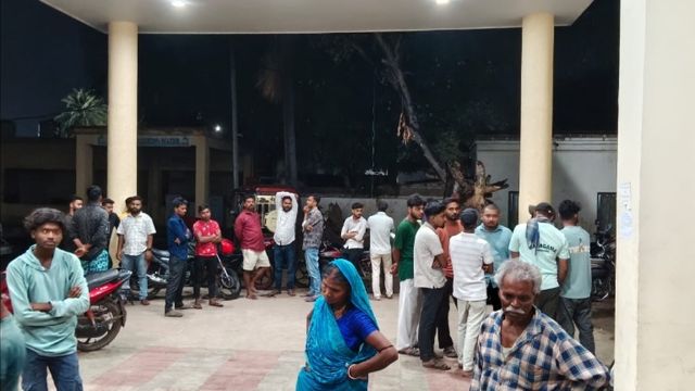 गोड्डा में अज्ञात वाहन की टक्कर से बाइक सवार युवक की मौत, झाड़ियों में एक घंटे तक तड़पता रहा अर्जुन
