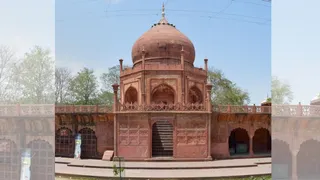 सती-उन-निसा का मकबरा।