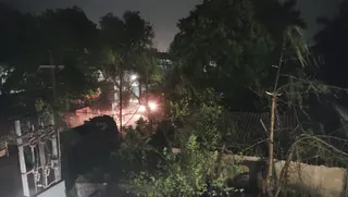 जमशेदपुर में तेज हवा और आंधी के साथ शाम में अचानक छा गया अंधेरा।