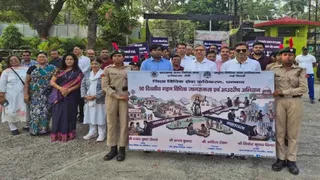धनबाद में 90 दिन का लीगल अवेयरनेस अभियान के दाैरान प्रभात फेरी।