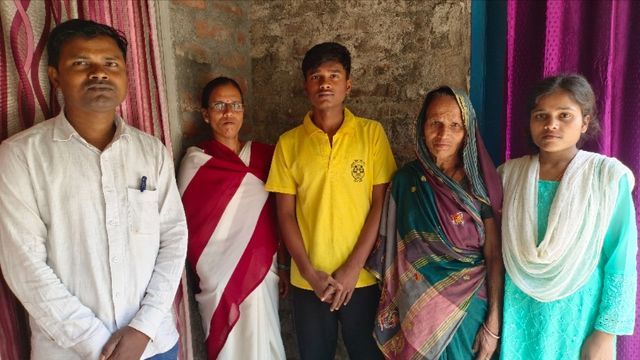 बिहार में आंगनवाड़ी सेविका के बेटे का इसरो में चयन, बेंगलुरू में सीखेगा रॉकेट साइंस की बारीकियां
