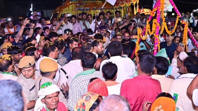 निशांत कुमार की सद्भाव यात्रा में उमड़ा जनसैलाब, लड्डुओं से तौलकर स्वागत; JCB से हुई फूलों की बारिश
