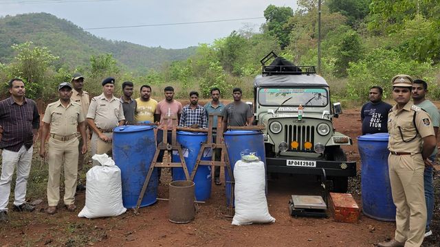 ओडिशा के मलकानगिरी मे हशीश तेल बनाने वाली मोबाइल यूनिट का भंडाफोड़, 50 किलो गांजा बरामद
