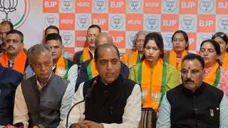 मंडी में सोमवार को पत्रकार वार्ता करते पूर्व मुख्यमंत्री जयराम ठाकुर व अन्य नेता। जागरण