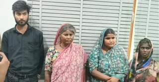 नौबस्ता में पकड़े गए टप्पेबाज गिरोह के आरोपित अनिकेत शर्मा, रेखा, नैना और रजनी। पुलिस