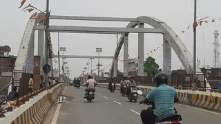 बिहिया आरओबी पर छह महीने से भारी वाहनों का परिचालन बंद। जागरण
