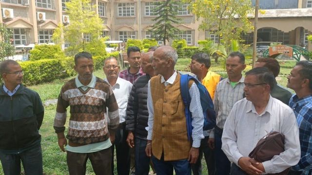 'कांगड़ा एयरपोर्ट की तर्ज पर मिले एयरो सिटी प्रभावितों को मुआवजा', लोग DC से बोले- इस रेट पर नहीं देंगे भूमि
