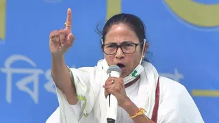 ममता बनर्जी के इस्तीफा न देने से क्या होगा असर। (पीटीआई)