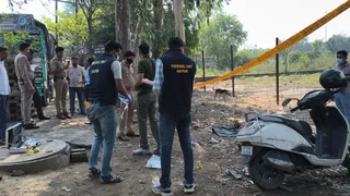 शव मिलने के बाद पहुंची फोरेंसिक और पुलिस की टीम। जागरण
