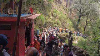यमुनोत्री धाम के साथ शिवगुफा के दर्शन को उमड़ रहे तीर्थयात्री। जागरण