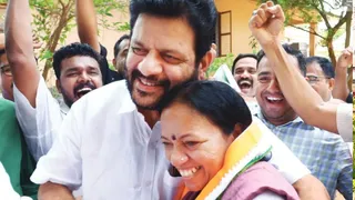 तुलसी बनीं अपने पति के संसदीय क्षेत्र में विधायक। (सोशल मीडिया)