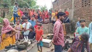 मधेपुरा में चूल्हे की चिंगारी से घर में लगी आग, पांच लाख रुपये की संपत्ति राख