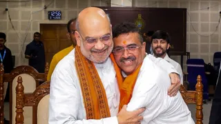 सुवेंदु अधिकारी और अमित शाह की फाइल फोटो। (सोर्स - पीटीआई)