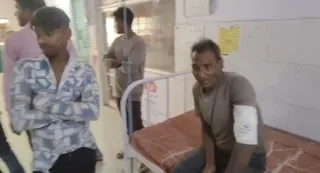 तेंदुए के हमले से घायल ग्रामीण। जागरण