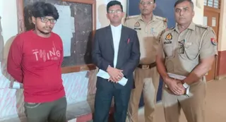 जिला जज की अदालत में मृत्यु दंड की सजा पाने के बाद उमेश।