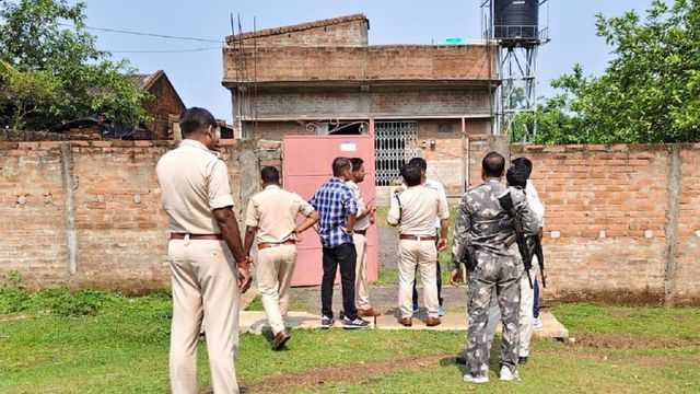 साहिबगंज में बिहार एसटीएफ और झारखंड पुलिस ने मिनी गन फैक्ट्री का किया भंडाफोड़, 16 अर्धनिर्मित पिस्टल बरामद
