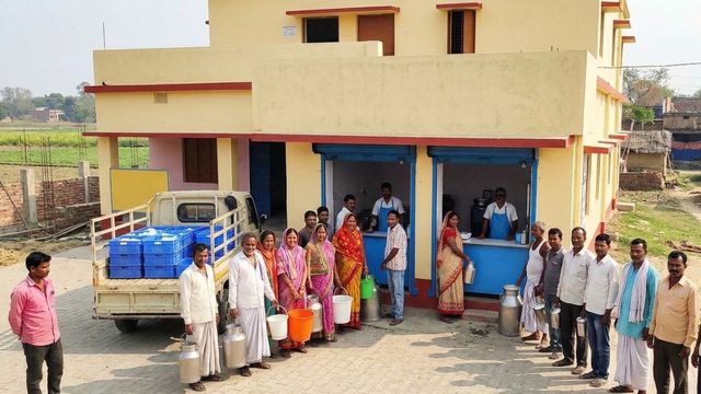 कटिहार में दूध की समस्या का समाधान, पंचायत भवन में खुलेगा सुधा मिल्क पार्लर; 19 भवनों का होगा निर्माण

