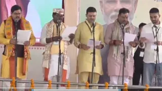 पटना के गांधी मैदान में आयोजित शपथ ग्रहण समारोह के दौरान रामचंद्र साह (बाएं से दूसरे) व अन्य। फोटो: आइपीआरडी