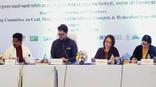 कोयला, खान और इस्पात संबंधी स्थायी समिति की बैठक की अध्यक्षता करते अनुराग ठाकुर।