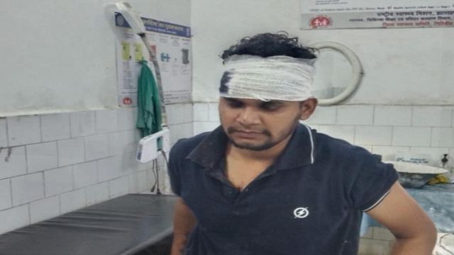 गिरिडीह कोर्ट से लौट रहे पिता-पुत्र पर चाकू और बियर की बोतल से हमला, बोलेरो से कुचलने की भी कोशिश
