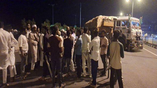 गिरिडीह में बेकाबू ट्रक ने राहगीरों को रौंदा, पांच की मौत, कई घायल; मुआवजा की मांग लेकर जीटी रोड जाम
