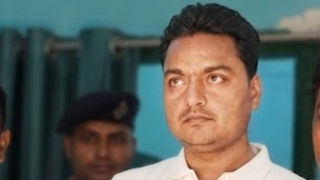 बिहार में 1 महीने की सैलरी रिश्वत में मांगने वाला हेड क्लर्क गिरफ्तार, विजिलेंस की बड़ी कार्रवाई
