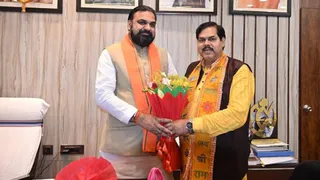 शपथ ग्रहण के बाद सीएम सम्राट चौधरी के साथ शिक्षा मंत्री मिथिलेश तिवारी। सौ-एक्स