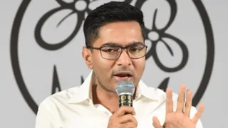 बंगाल: चुनावी हार के बाद ममता के खिलाफ उनके अपनों ने ही खोला मोर्चा, अभिषेक  बनर्जी का भी हो रहा विरोध - tmc electoral defeat abhishek banerjee notices  issued to five ...