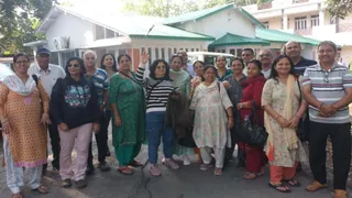 आदि कैलास और ओम पर्वत की यात्रा के लिए केएमवीएन का प्रथम दल हल्द्वानी से निकला. Jagran