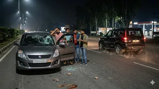 हाइवे पर दबंगई, कार रोककर युवकों से मारपीट और फायरिंग। तस्वीर- एआई जनरेटेड