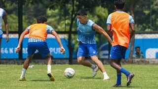 जेआरडी टाटा स्पोर्ट्स कॉम्प्लेक्स में मैच से पूर्व अभ्यास करते ख्लिाड़ी।