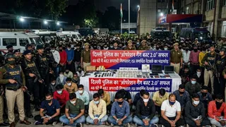 दिल्ली पुलिस ने 'ऑपरेशन गैंग बस्ट 2.0' के तहत 48 घंटे में दिल्ली और एनसीआर में 482 अपराधियों को गिरफ्तार किया। इमेज एआई