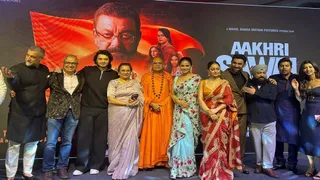 फिल्म ‘आखिरी सवाल’ के ट्रेलर जारी करने के मौके पर निर्माता निखिल नंद, कथावाचक प्रदीप भैया और अन्य।
