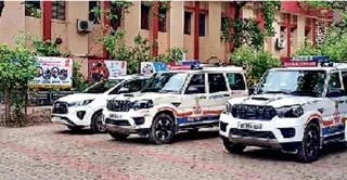 एआरटीओ कार्यालय में खड़े सरकारी वाहन। जागरण