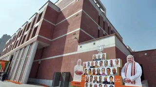दिल्ली स्थित बीजेपी के केंद्रीय कार्यालय की सुरक्षा व्यवस्था में आतंकी धमकी मिलने के बाद वृद्धि कर दी गई है। फाइल फोटो (पीटीआई)