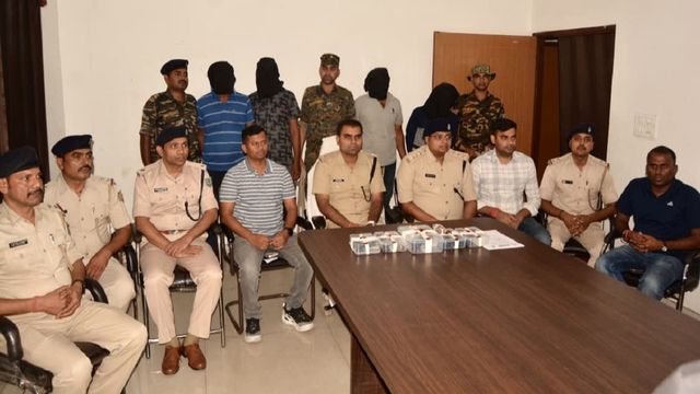 झरिया में चार अपराधी अवैध हथियारों के साथ गिरफ्तार, आपराधिक साजिश नाकाम
