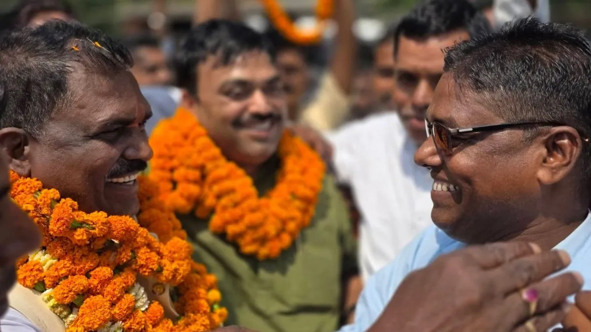 मुजफ्फरपुर में पर्यटन मंत्री के काफिले की गाड़ी से हथियार मिलने पर हड़कंप,  एक को उठाया - tourism minister convoy arms recovered bihar latest hindi news