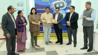 कुणाल अम्बष्ट 16 राष्ट्रीय प्रोजेक्ट्स में सर्वश्रेष्ठ पुरस्कार से सम्मानित। फोटो जागरण