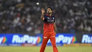 भुवनेश्वर कुमार ने बुमराह की बराबरी कर रचा इतिहास